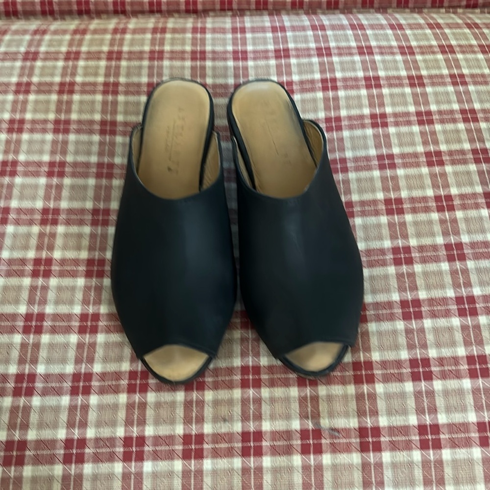Adelante sandals. Black. Size 9.5.